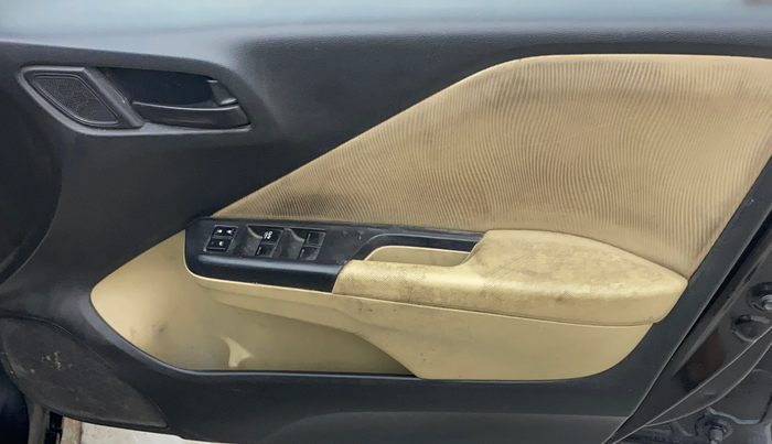 2014 Honda City 1.5L I-DTEC SV, Diesel, Manual, 1,01,242 km, Driver Side Door Panels Control