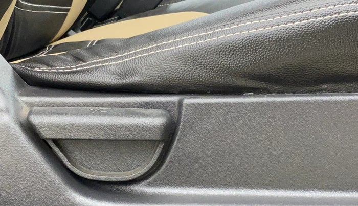 2012 Hyundai i20 MAGNA (O) 1.2, Petrol, Manual, 44,329 km, Driver Side Adjustment Panel