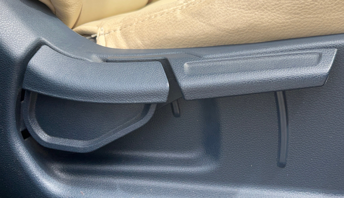 2019 Hyundai VENUE SX 1.0 TURBO DUAL TONE, Petrol, Manual, 99,565 km, Driver Side Adjustment Panel