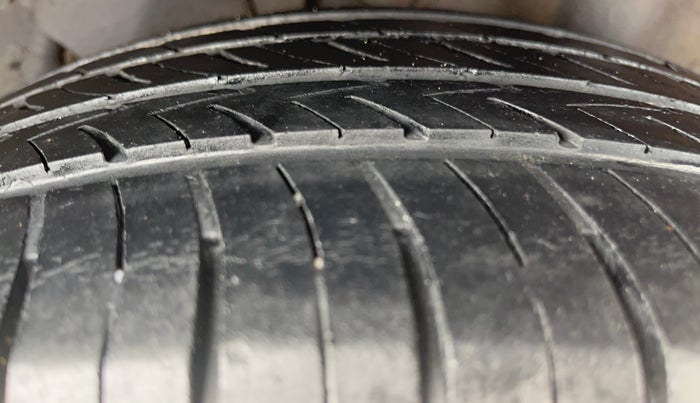 2019 Hyundai VENUE SX 1.0 TURBO DUAL TONE, Petrol, Manual, 99,565 km, Left Rear Tyre Tread