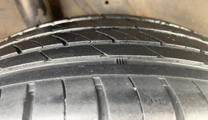 2019 Hyundai VENUE SX 1.0 TURBO DUAL TONE, Petrol, Manual, 99,565 km, Right Rear Tyre Tread