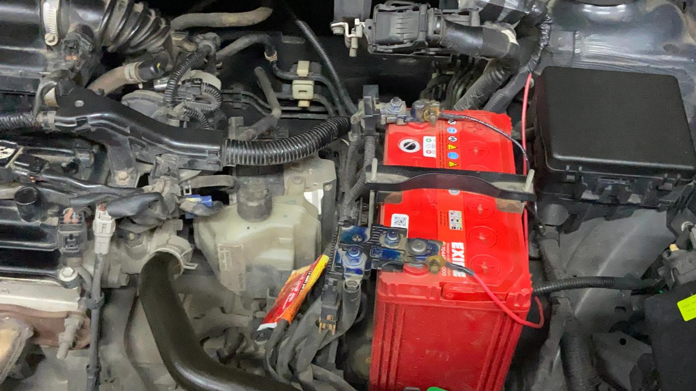 2018 Maruti Dzire VXI AMT, Petrol, Automatic, 96,296 km, Engine View - Left