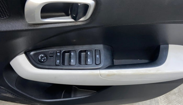 2022 Hyundai VENUE S(O) 1.2, Petrol, Manual, 10,721 km, Driver Side Door Panels Control