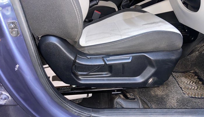 2022 Hyundai VENUE S(O) 1.2, Petrol, Manual, 10,700 km, Driver Side Adjustment Panel