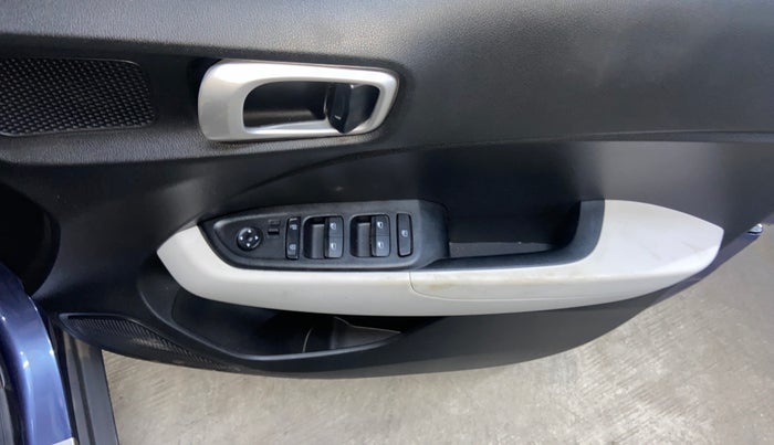 2022 Hyundai VENUE S(O) 1.2, Petrol, Manual, 10,700 km, Driver Side Door Panels Control