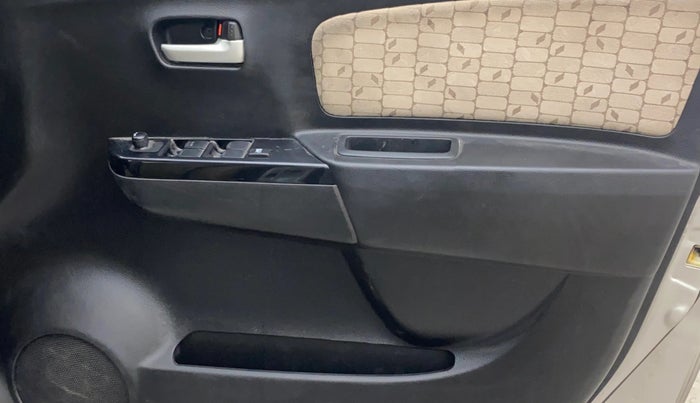 2018 Maruti Wagon R 1.0 VXI+ (O) MT, Petrol, Manual, 58,944 km, Driver Side Door Panels Control