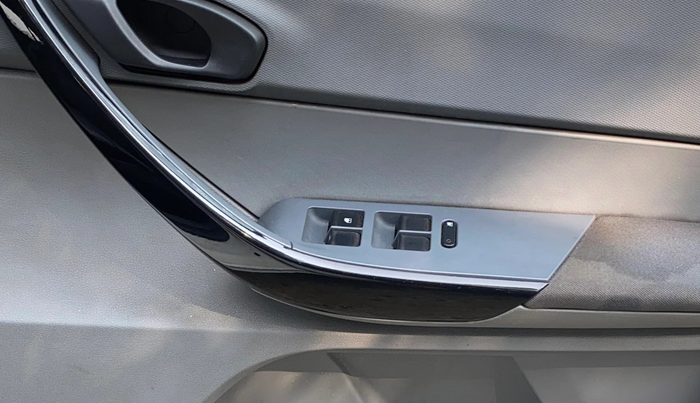 2022 Tata TIGOR XZ PETROL, CNG, Manual, 66,072 km, Driver Side Door Panels Control