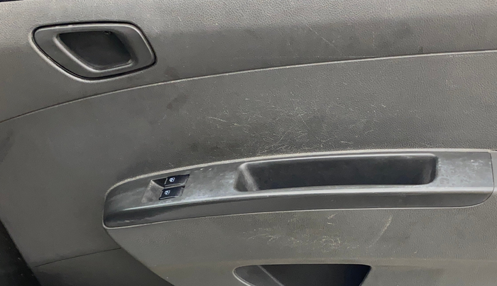 2014 Chevrolet Beat LS DIESEL, Diesel, Manual, 1,32,192 km, Driver Side Door Panels Control