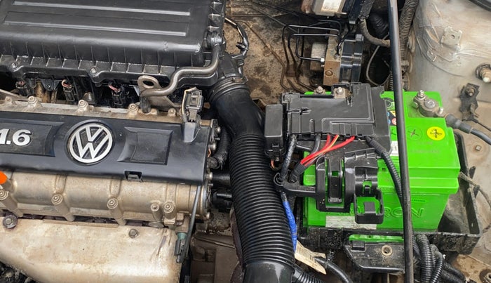 2013 Volkswagen Vento HIGHLINE 1.6 MPI, Petrol, Manual, 1,17,067 km, Engine View - Left