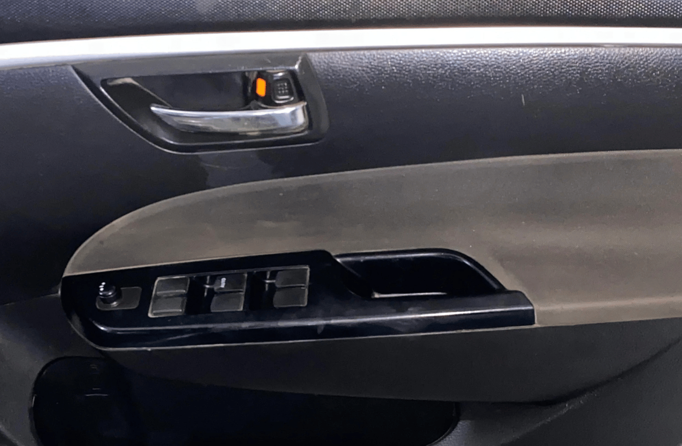 2013 Maruti Swift VXI, Petrol, Manual, 74,556 km, Driver Side Door Panels Control