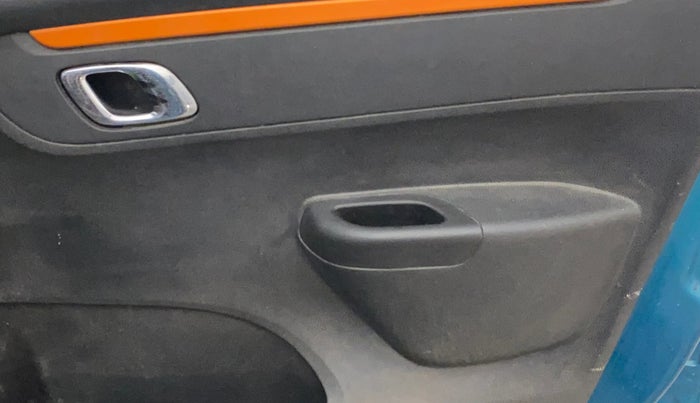 2020 Renault Kwid CLIMBER 1.0 AMT (O), Petrol, Automatic, 40,490 km, Driver Side Door Panels Control