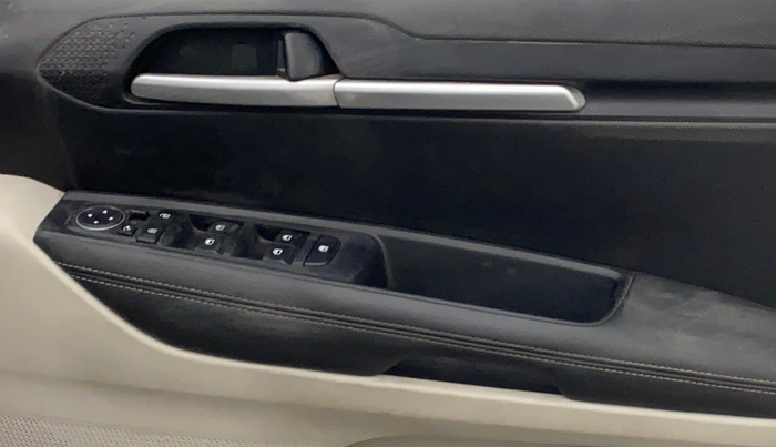 2022 KIA SONET HTX 1.0 IMT, Petrol, Manual, 79,993 km, Driver Side Door Panels Control