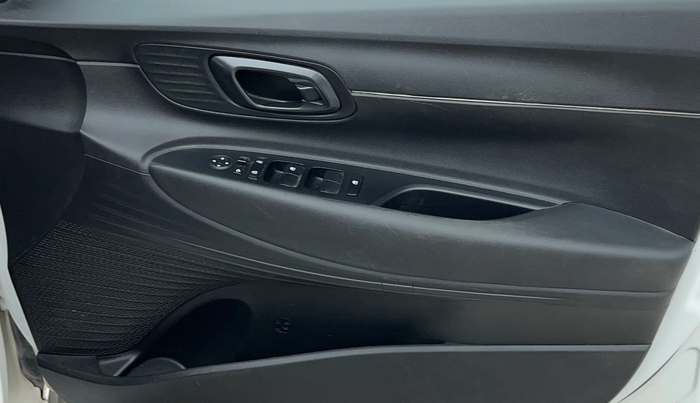 2022 Hyundai NEW I20 SPORTZ 1.2 MT, Petrol, Manual, 36,393 km, Driver Side Door Panels Control