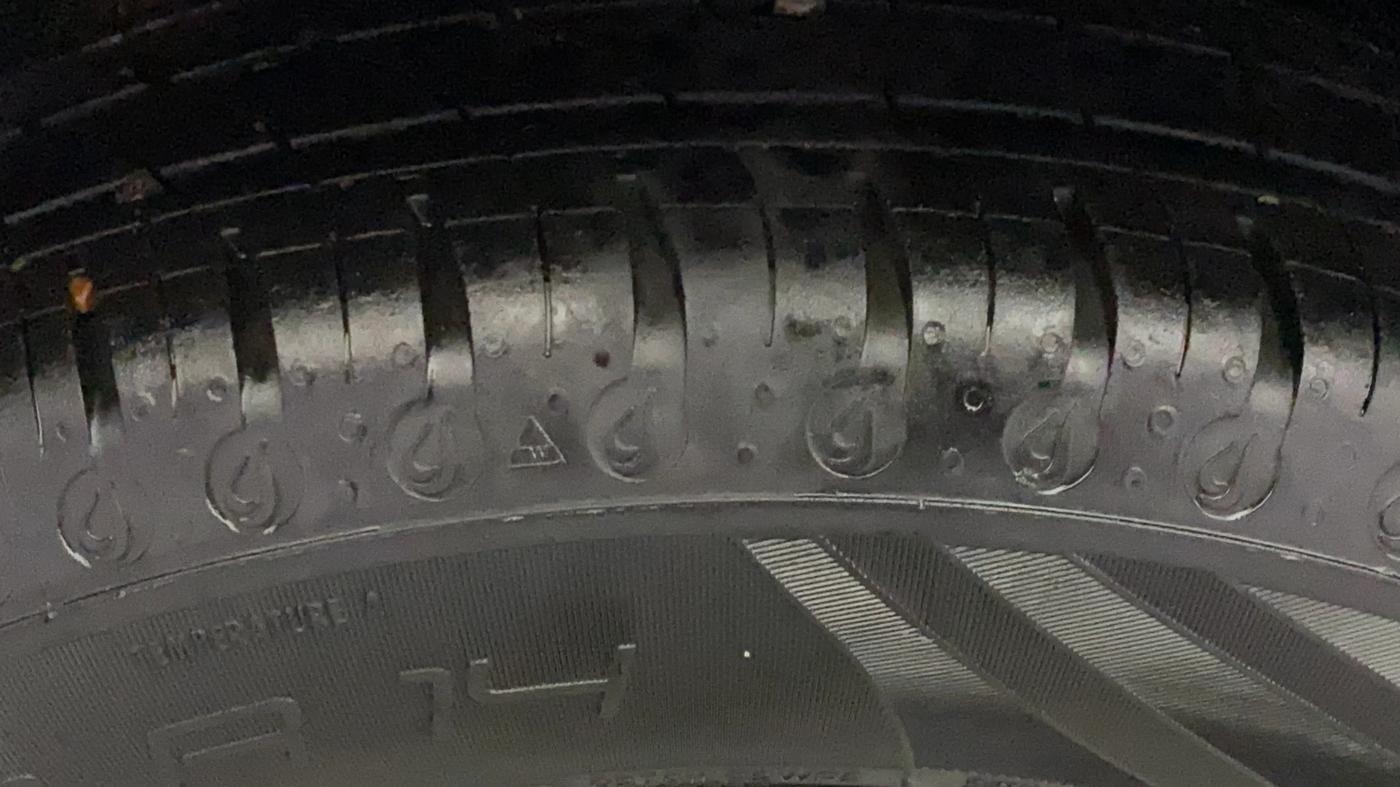 2020 Renault Kwid RXT 1.0 (O), Petrol, Manual, 12,097 km, Right Rear Tyre Tread