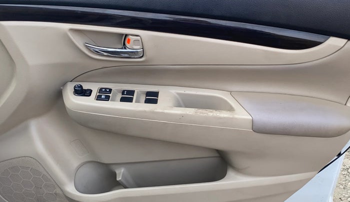 2017 Maruti Ciaz ALPHA 1.4 PETROL, Petrol, Manual, 54,714 km, Driver Side Door Panels Control