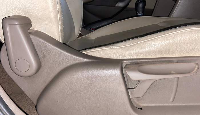 2015 Skoda Rapid 1.5 TDI CR ELEGANCE, Diesel, Manual, 98,257 km, Driver Side Adjustment Panel