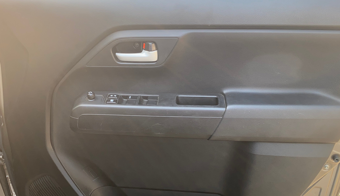 2021 Maruti New Wagon-R VXI 1.0, Petrol, Manual, 29,682 km, Driver Side Door Panels Control