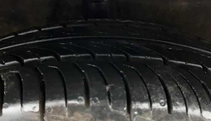 2015 Hyundai Xcent S 1.2, Petrol, Manual, 55,600 km, Right Front Tyre Tread