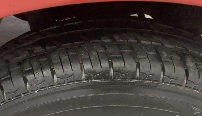 2014 Hyundai Eon ERA +, Petrol, Manual, 25,476 km, Left Rear Tyre Tread