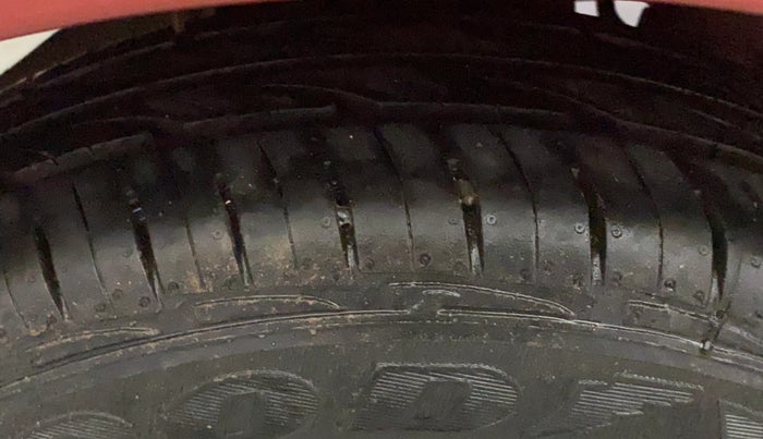 2014 Hyundai Eon ERA +, Petrol, Manual, 25,476 km, Right Rear Tyre Tread