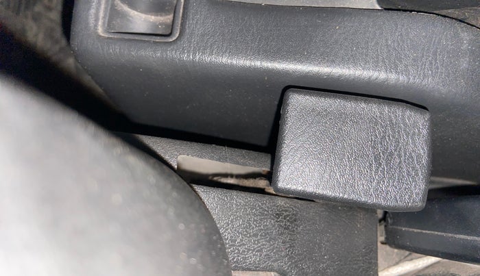 2022 Maruti Eeco 5 STR AC (O), Petrol, Manual, 26,571 km, Driver Side Adjustment Panel