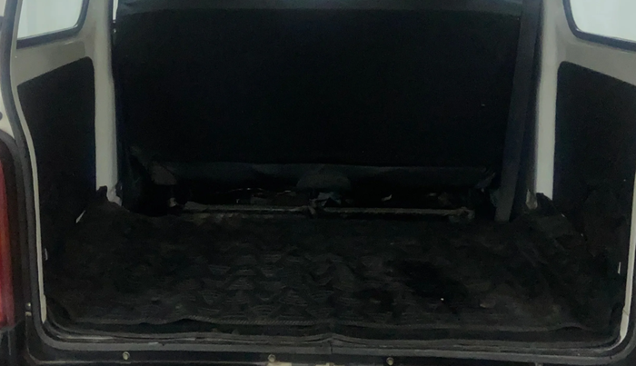 2022 Maruti Eeco 5 STR AC (O), Petrol, Manual, 26,571 km, Boot Inside