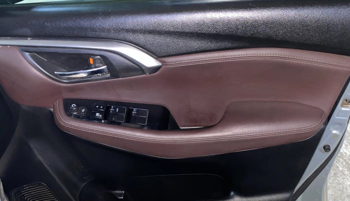 2022 Maruti Grand Vitara ALPHA SMART HYBRID, Petrol, Manual, 62,308 km, Driver Side Door Panels Control