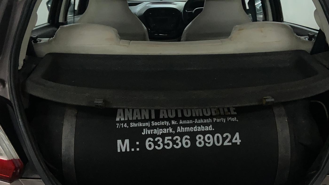 2018 Tata Tiago XT PETROL, CNG, Manual, 61,356 km, Boot Inside