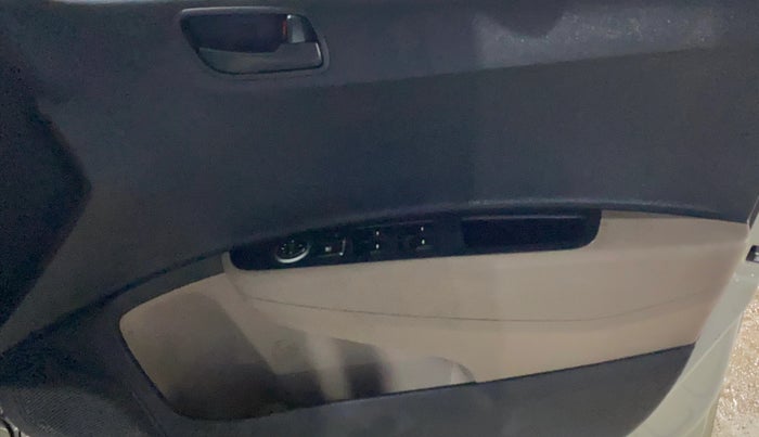 2013 Hyundai Grand i10 MAGNA 1.1 CRDI, Diesel, Manual, 71,276 km, Driver Side Door Panels Control