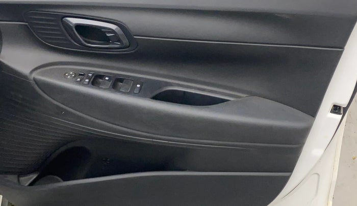 2022 Hyundai NEW I20 SPORTZ 1.2 MT, Petrol, Manual, 24,903 km, Driver Side Door Panels Control