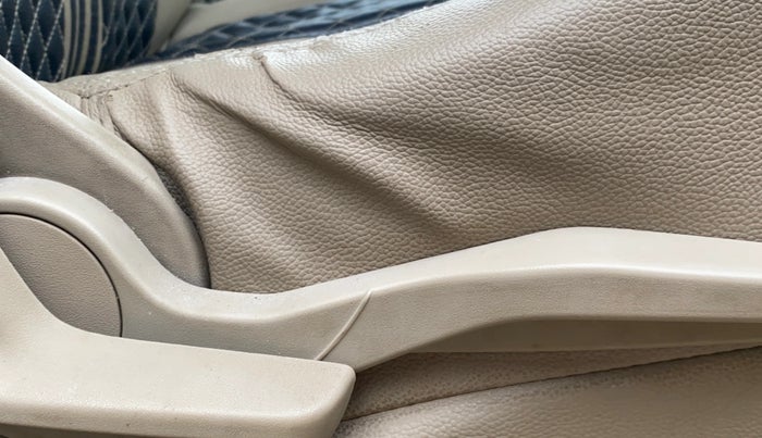 2017 Maruti Dzire ZDI AMT, Diesel, Automatic, 1,18,523 km, Driver Side Adjustment Panel