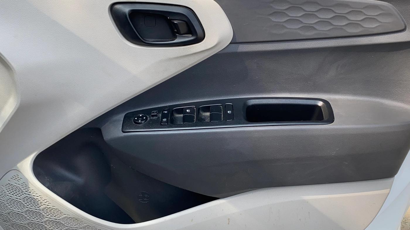 2021 Hyundai AURA S 1.2 CNG, CNG, Manual, 51,507 km, Driver Side Door Panels Control