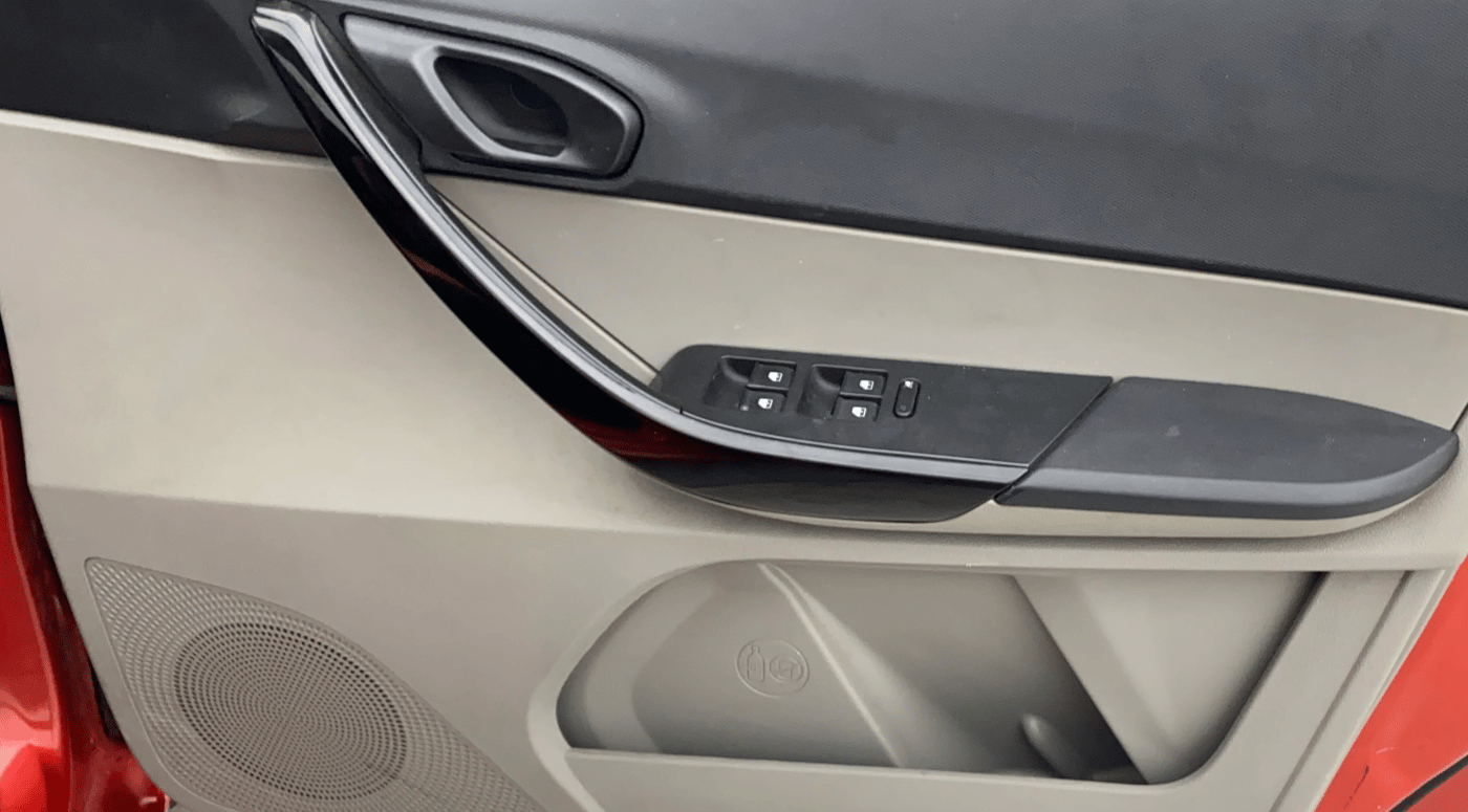 2016 Tata Tiago XM PETROL, Petrol, Manual, 55,843 km, Driver Side Door Panels Control