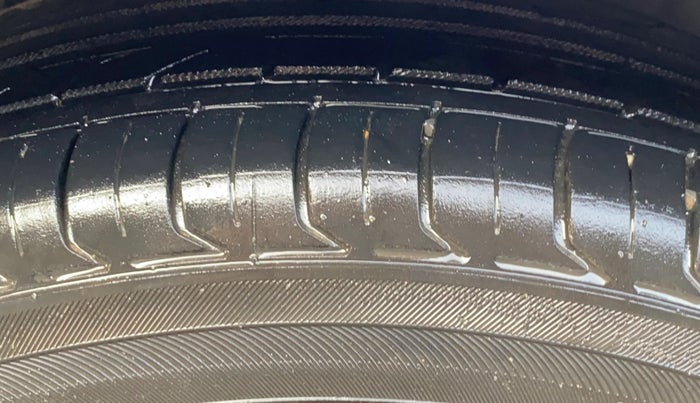 2020 Volkswagen Vento HIGHLINE 1.0L TSI AT, Petrol, Automatic, 93,038 km, Left Rear Tyre Tread