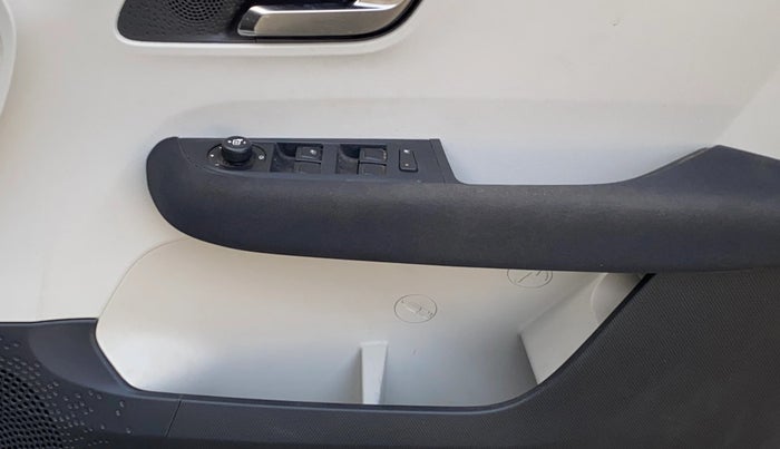 2023 Tata ALTROZ XZ PLUS PETROL, Petrol, Manual, 10,089 km, Driver Side Door Panels Control