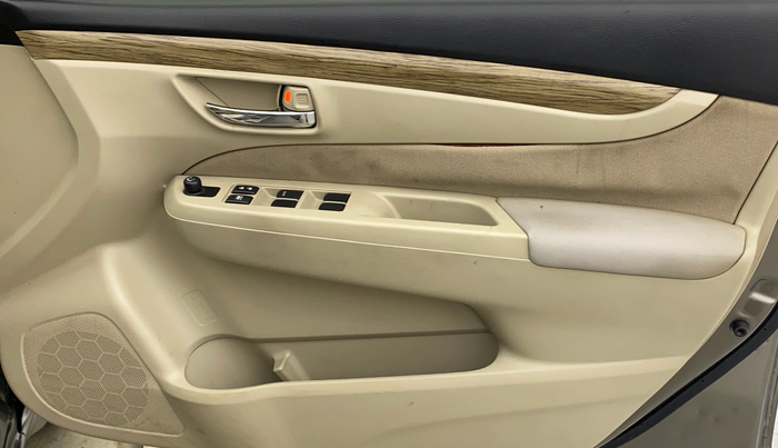 2018 Maruti Ciaz DELTA DIESEL 1.3, Diesel, Manual, 29,814 km, Driver Side Door Panels Control