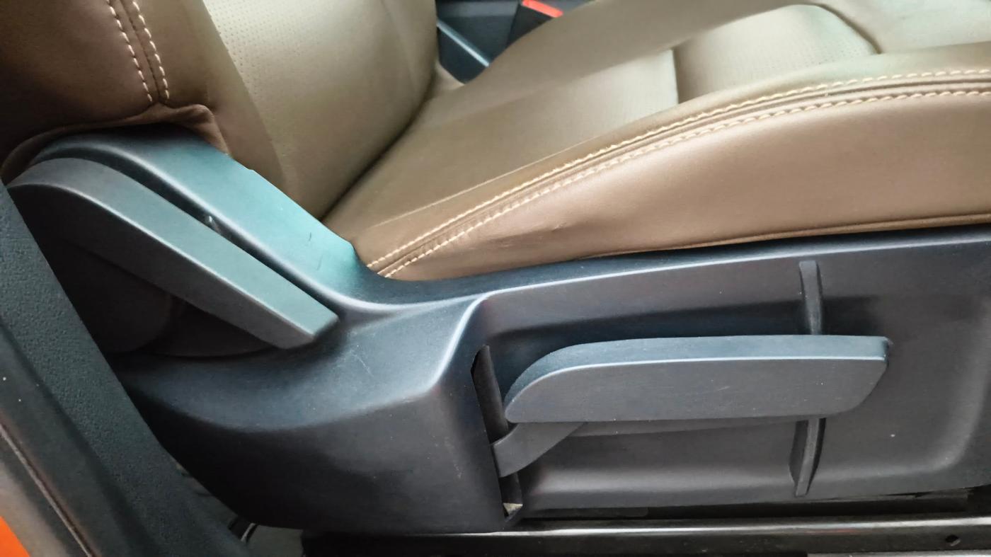 2019 Tata Harrier XZ 2.0L, Diesel, Manual, 56,000 km, Driver Side Adjustment Panel