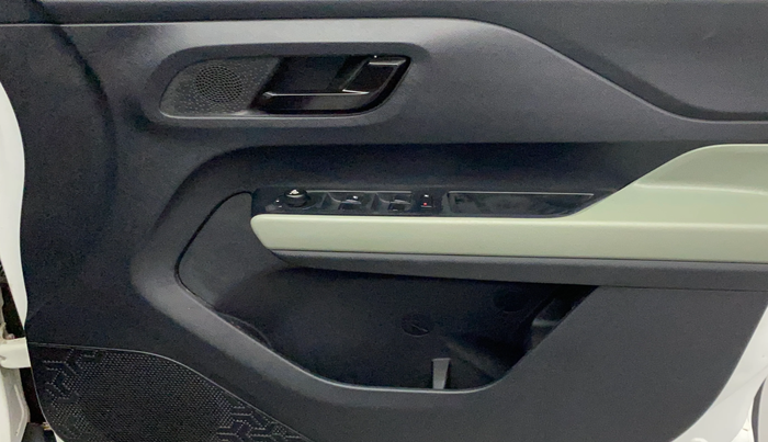 2022 Tata PUNCH ADVENTURE MT, Petrol, Manual, 31,956 km, Driver Side Door Panels Control