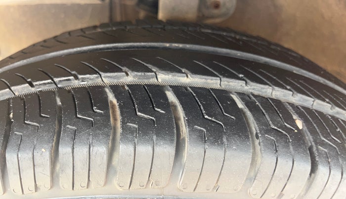 2017 Mahindra Kuv100 K4 PLUS 6 STR, Petrol, Manual, 78,163 km, Left Front Tyre Tread