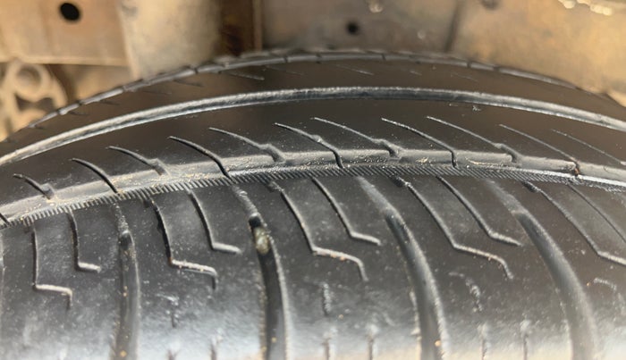 2017 Mahindra Kuv100 K4 PLUS 6 STR, Petrol, Manual, 78,163 km, Right Rear Tyre Tread