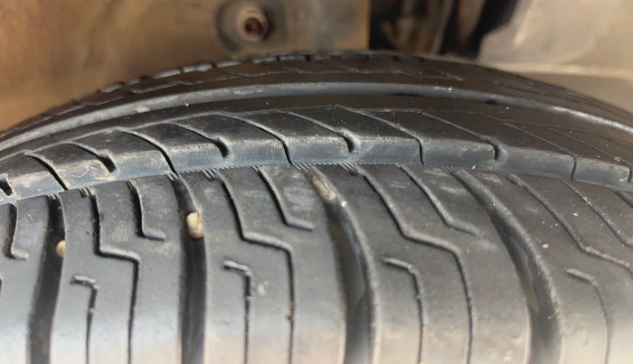 2017 Mahindra Kuv100 K4 PLUS 6 STR, Petrol, Manual, 78,163 km, Right Front Tyre Tread