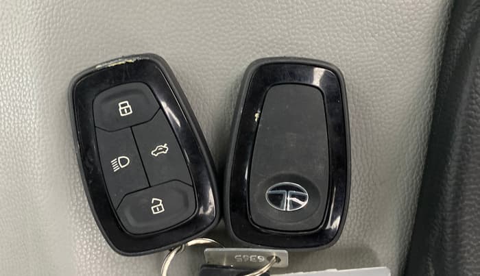 2022 Tata ALTROZ XZ PETROL, Petrol, Manual, 60,525 km, Key Close Up