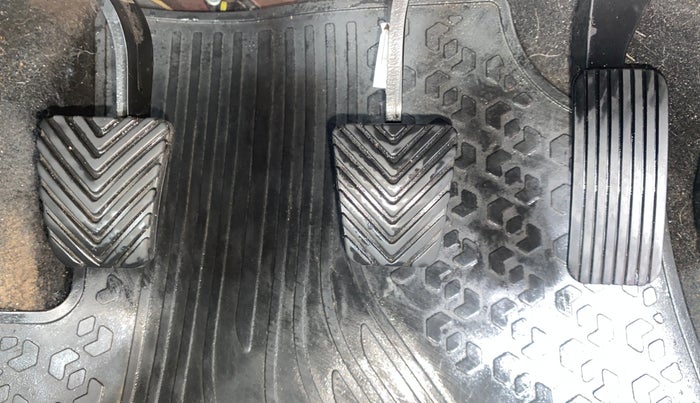 2017 Hyundai Verna 1.6 VTVT SX O, Petrol, Manual, 74,309 km, Pedals