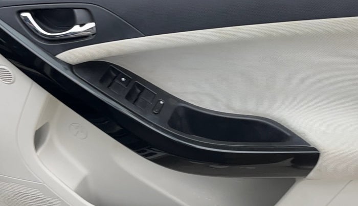 2021 Tata NEXON XZA PLUS (O) DIESEL, Diesel, Automatic, 73,484 km, Driver Side Door Panels Control