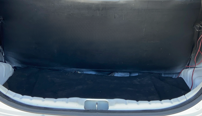 2013 Hyundai Eon MAGNA +, Petrol, Manual, 1,36,547 km, Boot Inside