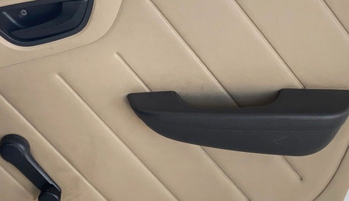 2013 Hyundai Eon MAGNA +, Petrol, Manual, 1,36,547 km, Driver Side Door Panels Control