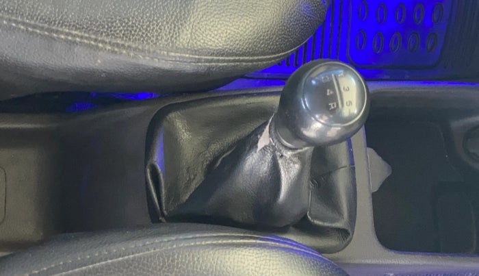 2013 Hyundai Eon MAGNA +, Petrol, Manual, 1,36,547 km, Gear Lever