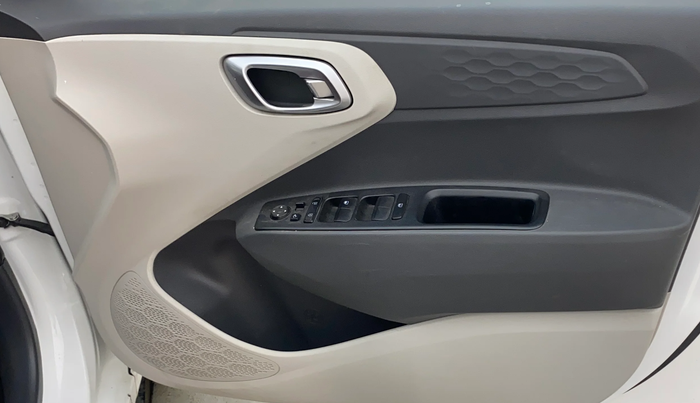 2021 Hyundai AURA SX PLUS 1.2 AMT, Petrol, Automatic, 40,109 km, Driver Side Door Panels Control