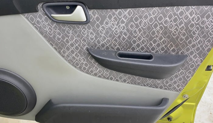 2016 Maruti Alto 800 VXI, Petrol, Manual, 34,636 km, Driver Side Door Panels Control