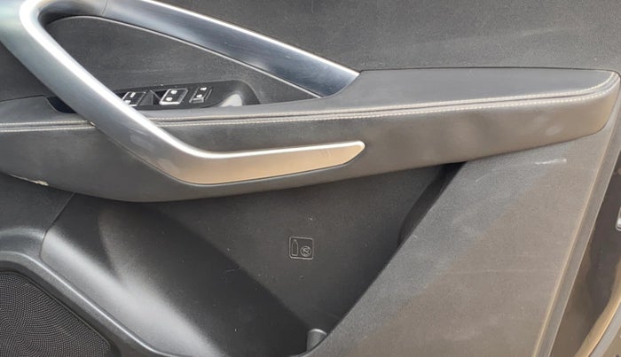 2019 MG HECTOR SHARP 1.5 DCT PETROL, Petrol, Automatic, 82,820 km, Driver Side Door Panels Control